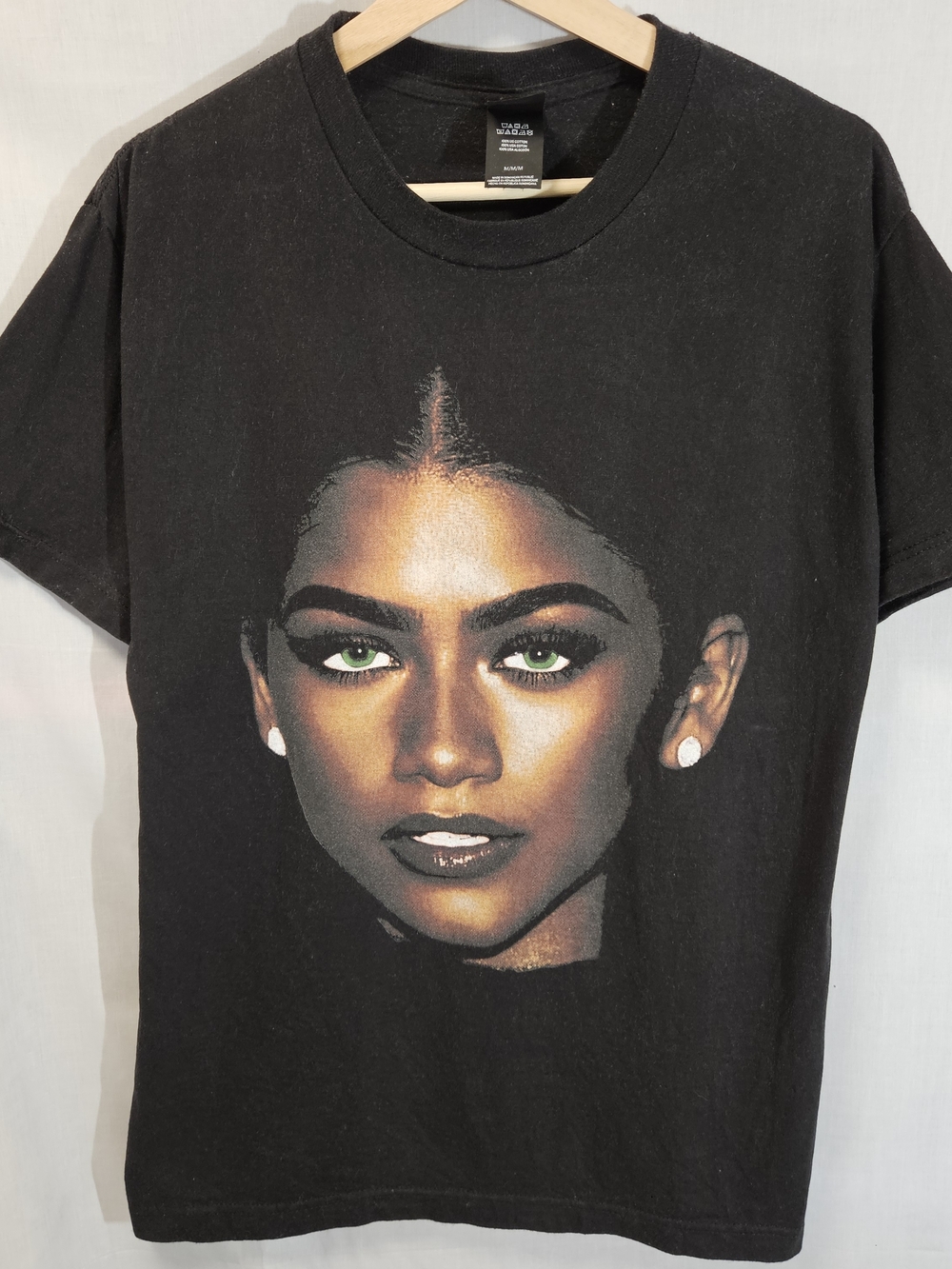 Hanes Black Zendaya Graphic Tee Shirt With Green Accents sz M